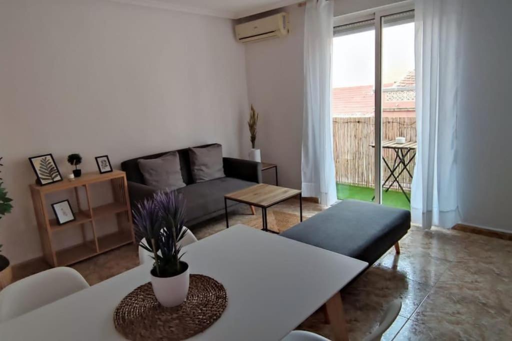 Apartamento En El Centro De Elche Con Terraza La Alborada Екстериор снимка